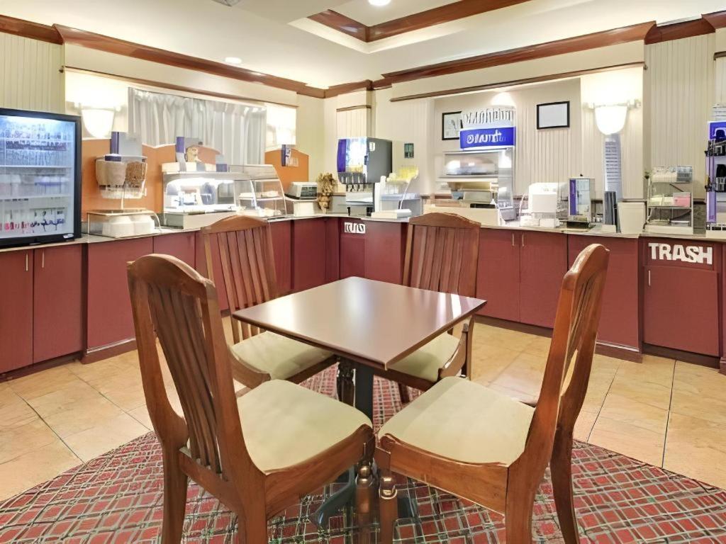 Holiday Inn Express Hotel & Suites Cleveland - Ms By Ihg Dış mekan fotoğraf